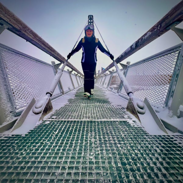 Andrea auf der Brücke